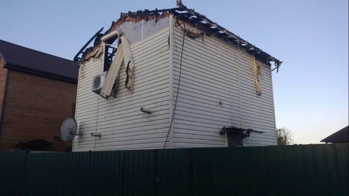 В Черкассах сожгли дом сына экс-«регионала» Олейника В Черкассах сожгли дом сына экс-«регионала» Олейника