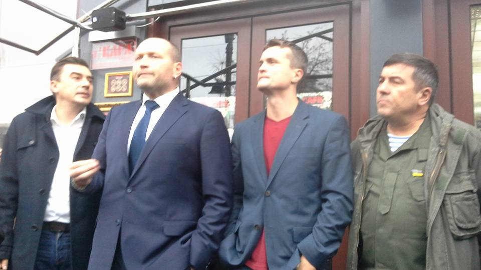 Очередная «зрада»: Парасюк с Бляхером - против кафе в Доме профсоюзов, где сгорели боевики Майдана Очередная «зрада»: Парасюк с Бляхером - против кафе в Доме профсоюзов, где сгорели боевики Майдана