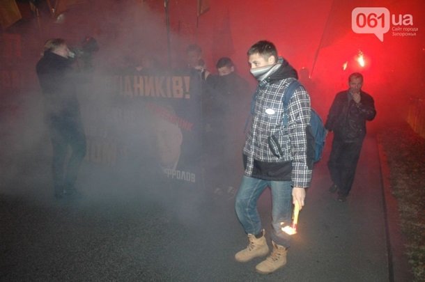 В Запорожье прошло фекальное шествие В Запорожье прошло фекальное шествие