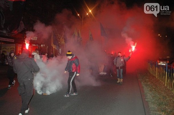 В Запорожье прошло фекальное шествие В Запорожье прошло фекальное шествие