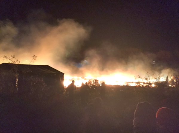 Французы решили отомстить? Во французском Кале подожгли лагерь беженцев Французы решили отомстить? Во французском Кале подожгли лагерь беженцев