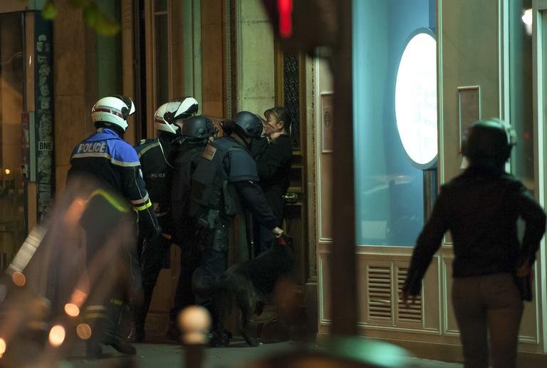 Штурм в Париже: правильно ли действовал спецназ? Штурм в Париже: правильно ли действовал спецназ?