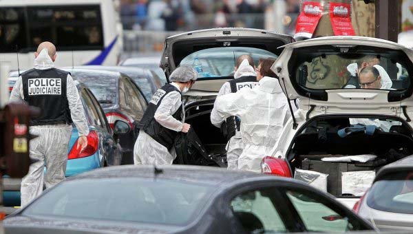 Робертс узнал причину бездействия полиции во время терактов в Париже Робертс узнал причину бездействия полиции во время терактов в Париже