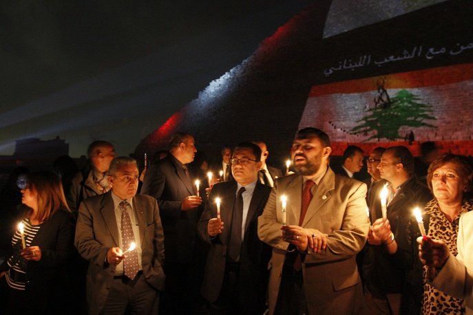 Египтяне окрасили пирамиды в цвета флагов России, Франции и Ливана Египтяне окрасили пирамиды в цвета флагов России, Франции и Ливана