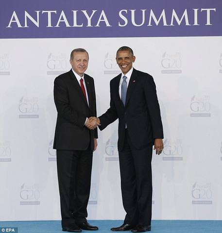 Путин смеется над Обамой на саммите G20: “он ребенок..” Путин смеется над Обамой на саммите G20: “он ребенок..”