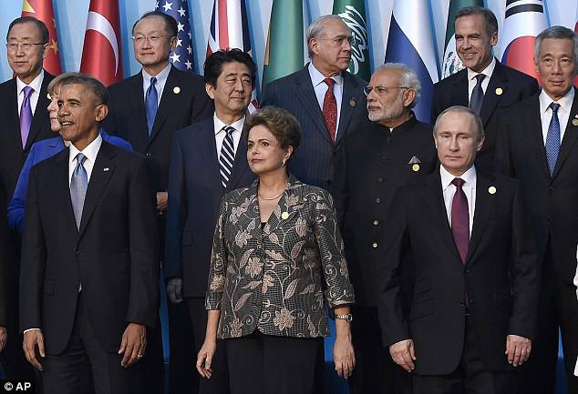 Путин смеется над Обамой на саммите G20: “он ребенок..” Путин смеется над Обамой на саммите G20: “он ребенок..”