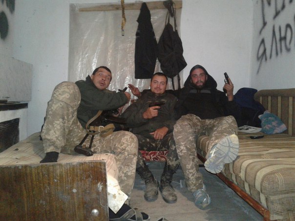 Трое разведчиков ВСУ попали в плен "во время выполнения боевого задания" Трое разведчиков ВСУ попали в плен "во время выполнения боевого задания"