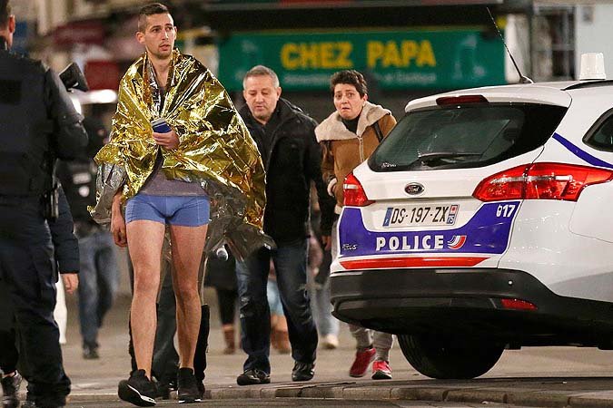 Смертница с поясом шахида подорвала себя во время спецоперации в Париже Смертница с поясом шахида подорвала себя во время спецоперации в Париже