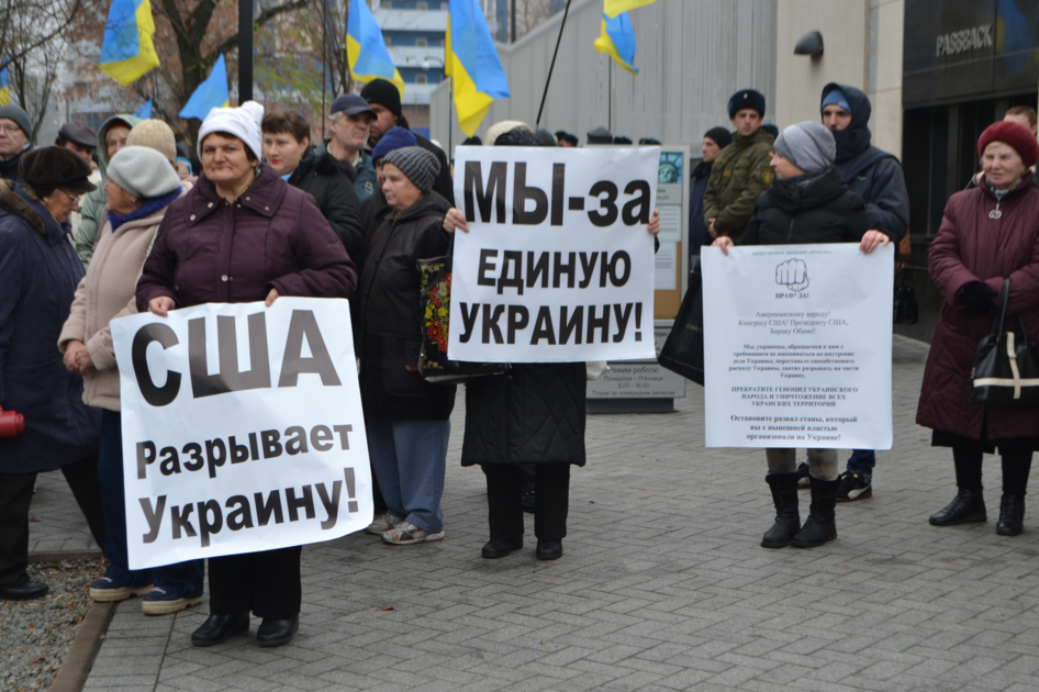 США – геть з України! - У посольства в Киеве прошел антиамериканский митинг США – геть з України! - У посольства в Киеве прошел антиамериканский митинг