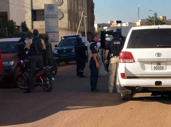 Захват отеля в Мали: заложников взяли 10 исламистов Захват отеля в Мали: заложников взяли 10 исламистов