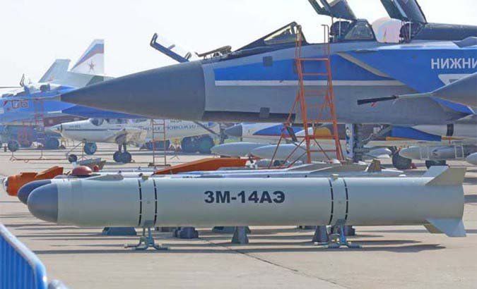 Полет крылатых ракет над головами сирийцев сняли на видео Полет крылатых ракет над головами сирийцев сняли на видео