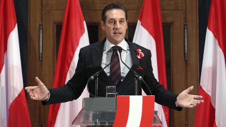 Австрийский политик считает абсурдом сохранять санкции в отношении России и просить у неё помощи Австрийский политик считает абсурдом сохранять санкции в отношении России и просить у неё помощи