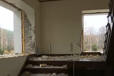 Активисты Майдана украли у экс-прокурора унитазы и розетки Активисты Майдана украли у экс-прокурора унитазы и розетки