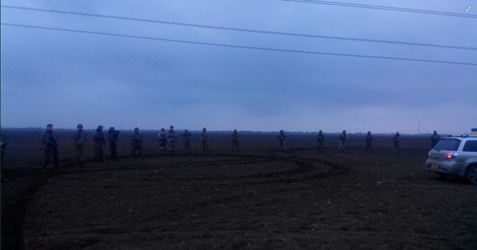 Порошенко бросил Нацгвардию против меджлисовцев и «правосеков» — «избивают прикладами автоматов женщин» Порошенко бросил Нацгвардию против меджлисовцев и «правосеков» — «избивают прикладами автоматов женщин»