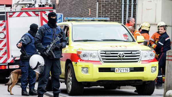 СМИ: один из разыскиваемых в Бельгии может быть в поясе со взрывчаткой СМИ: один из разыскиваемых в Бельгии может быть в поясе со взрывчаткой