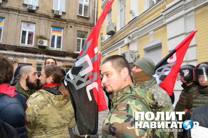 В Киеве штурмовали офис Ахметова В Киеве штурмовали офис Ахметова