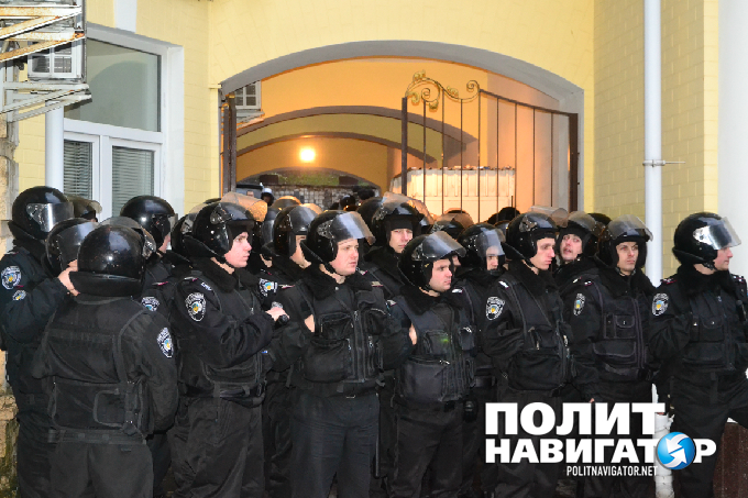 В Киеве штурмовали офис Ахметова В Киеве штурмовали офис Ахметова