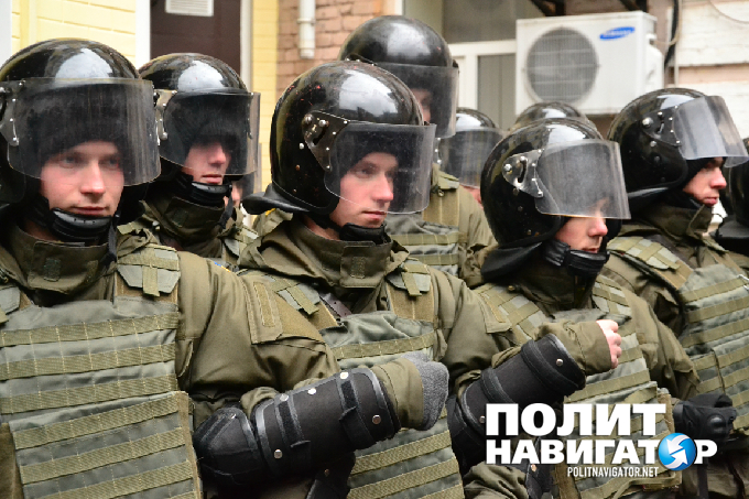 В Киеве штурмовали офис Ахметова В Киеве штурмовали офис Ахметова