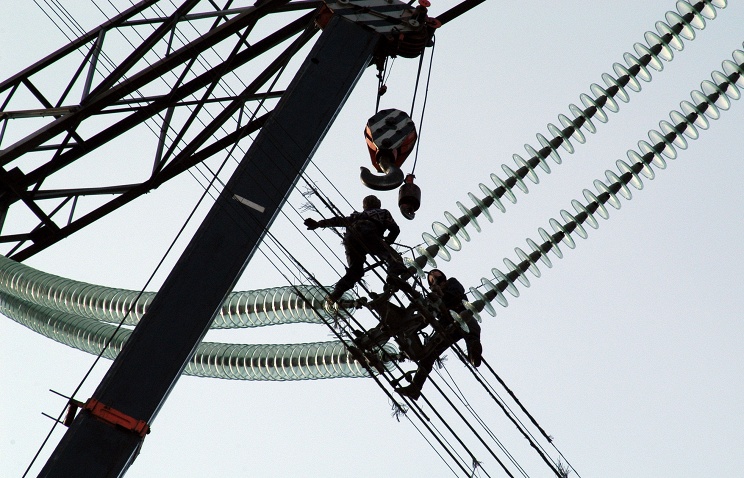 Участники "блокады Крыма" погорячились: ремонтников допустят к двум ЛЭП Участники "блокады Крыма" погорячились: ремонтников допустят к двум ЛЭП