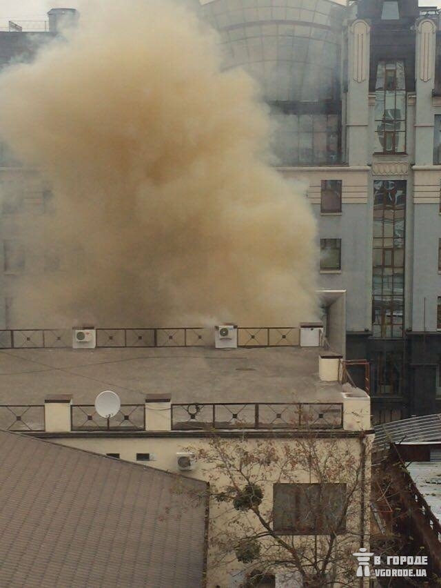 Киев в дыму и огне: сегодня в украинской столице горели Лавра, ресторан на набережной и фастфуд на Подоле Киев в дыму и огне: сегодня в украинской столице горели Лавра, ресторан на набережной и фастфуд на Подоле