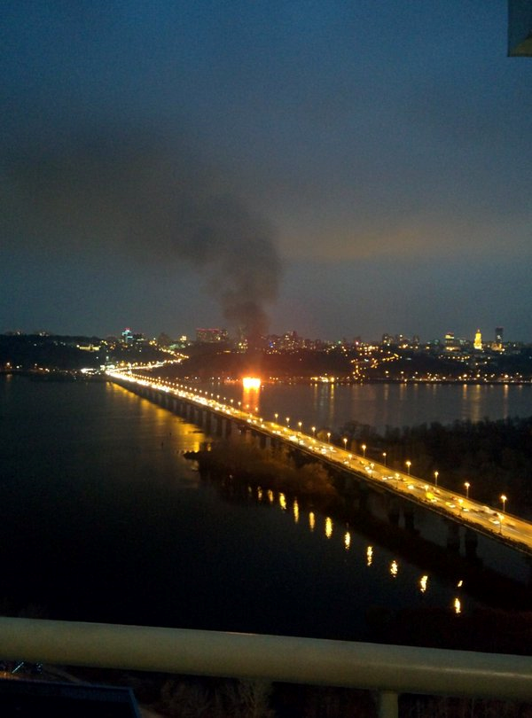 Киев в дыму и огне: сегодня в украинской столице горели Лавра, ресторан на набережной и фастфуд на Подоле Киев в дыму и огне: сегодня в украинской столице горели Лавра, ресторан на набережной и фастфуд на Подоле