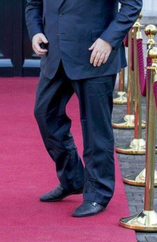 Марина Порошенко! Сделайте со своим мужем что-нибудь! Не позорьте страну Марина Порошенко! Сделайте со своим мужем что-нибудь! Не позорьте страну