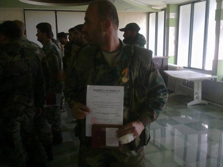 Сирийских спецназовцев, вытащивших штурмана Су-24 с территории боевиков, наградили медалями «За укрепление боевого содружества» Сирийских спецназовцев, вытащивших штурмана Су-24 с территории боевиков, наградили медалями «За укрепление боевого содружества»