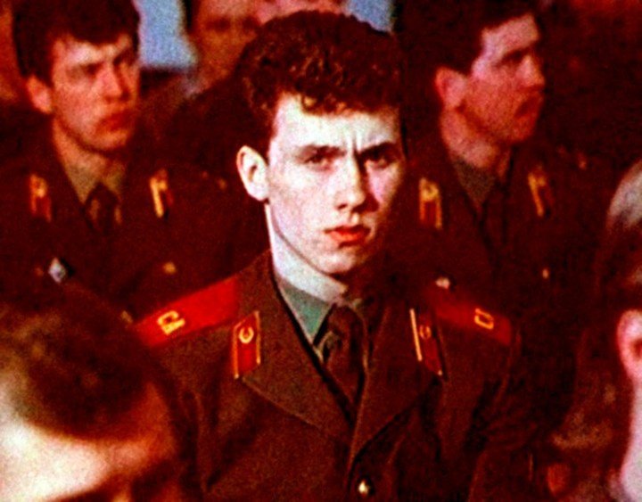 Болельщики ЦСКА освистали сбежавшего 26 лет назад из сборной СССР хоккеиста Болельщики ЦСКА освистали сбежавшего 26 лет назад из сборной СССР хоккеиста