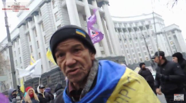 В Киеве на "Финансовый Майдан" напали "провластные" титушки