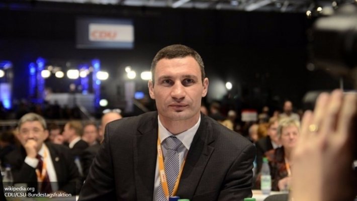 Кличко при вступлении в должность похвалил себя и забыл прочесть присягу Кличко при вступлении в должность похвалил себя и забыл прочесть присягу