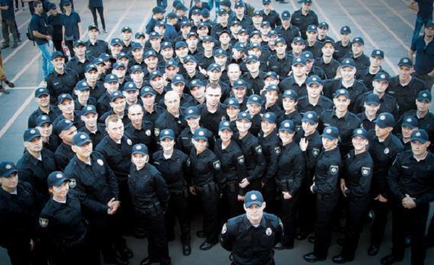 Первый пошел: В Виннице задержали полицейского на взятке Первый пошел: В Виннице задержали полицейского на взятке