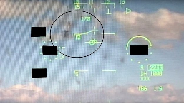 В НАТО опубликовали ролик, в котором птица сбивает истребитель чешских ВВС В НАТО опубликовали ролик, в котором птица сбивает истребитель чешских ВВС