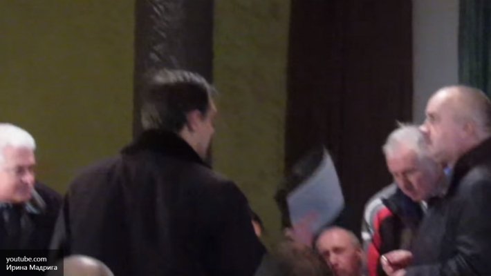 Украинцев тут нет: русины выгнали СБУшников с повестками европарламентариям