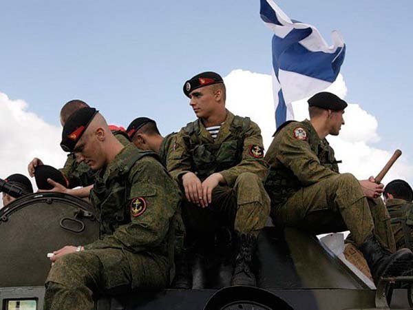 Морпехи РФ помогают Сирии под Пальмирой Морпехи РФ помогают Сирии под Пальмирой