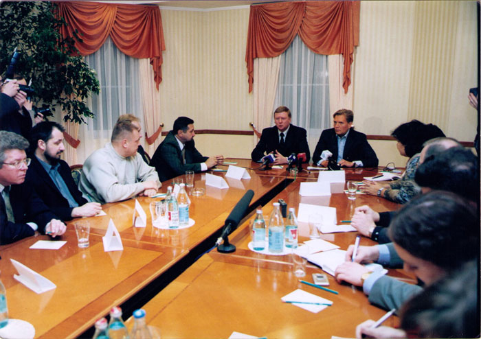 Дима Шумков. Столь обширные знания и такая прожорливость логично заканчиваются петлёй из галстуков