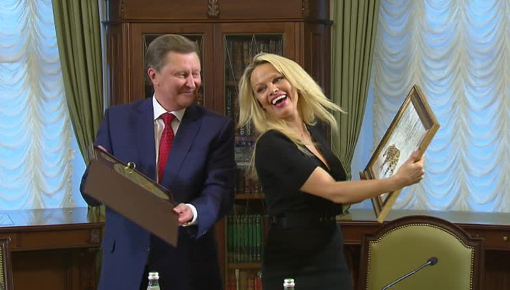 Памела Андерсон: «Россия, если дает обещания — она их сдерживает» Памела Андерсон: «Россия, если дает обещания — она их сдерживает»