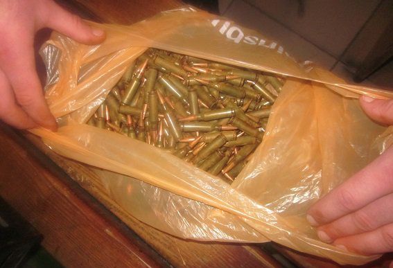 В метро Киева задержали бойца ВСУ с гранатами и патронами оставленными на память о Донбассе В метро Киева задержали бойца ВСУ с гранатами и патронами оставленными на память о Донбассе