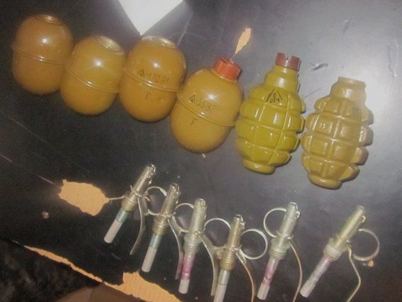 В метро Киева задержали бойца ВСУ с гранатами и патронами оставленными на память о Донбассе В метро Киева задержали бойца ВСУ с гранатами и патронами оставленными на память о Донбассе