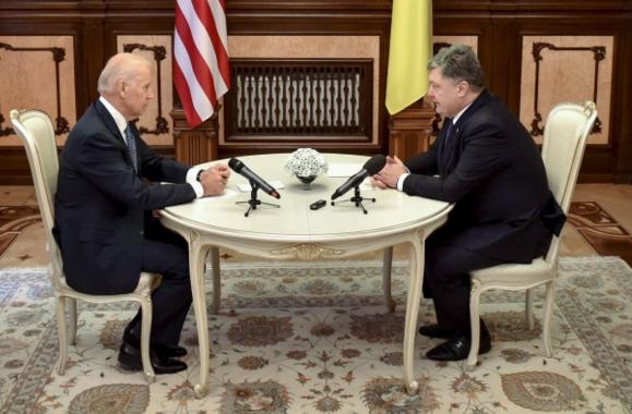 Патологическая жадность: Порошенко годами не меняет обувь Патологическая жадность: Порошенко годами не меняет обувь