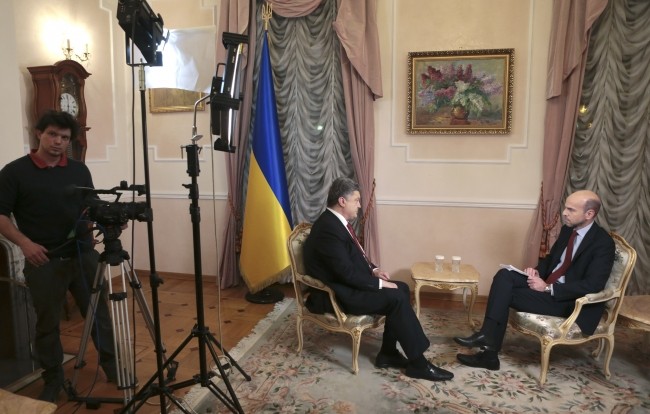 Патологическая жадность: Порошенко годами не меняет обувь Патологическая жадность: Порошенко годами не меняет обувь