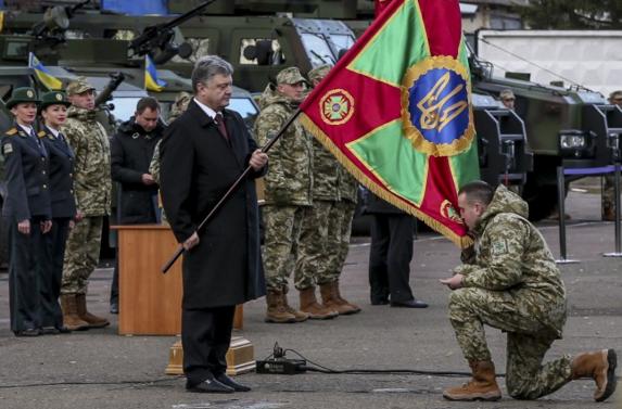 Патологическая жадность: Порошенко годами не меняет обувь Патологическая жадность: Порошенко годами не меняет обувь