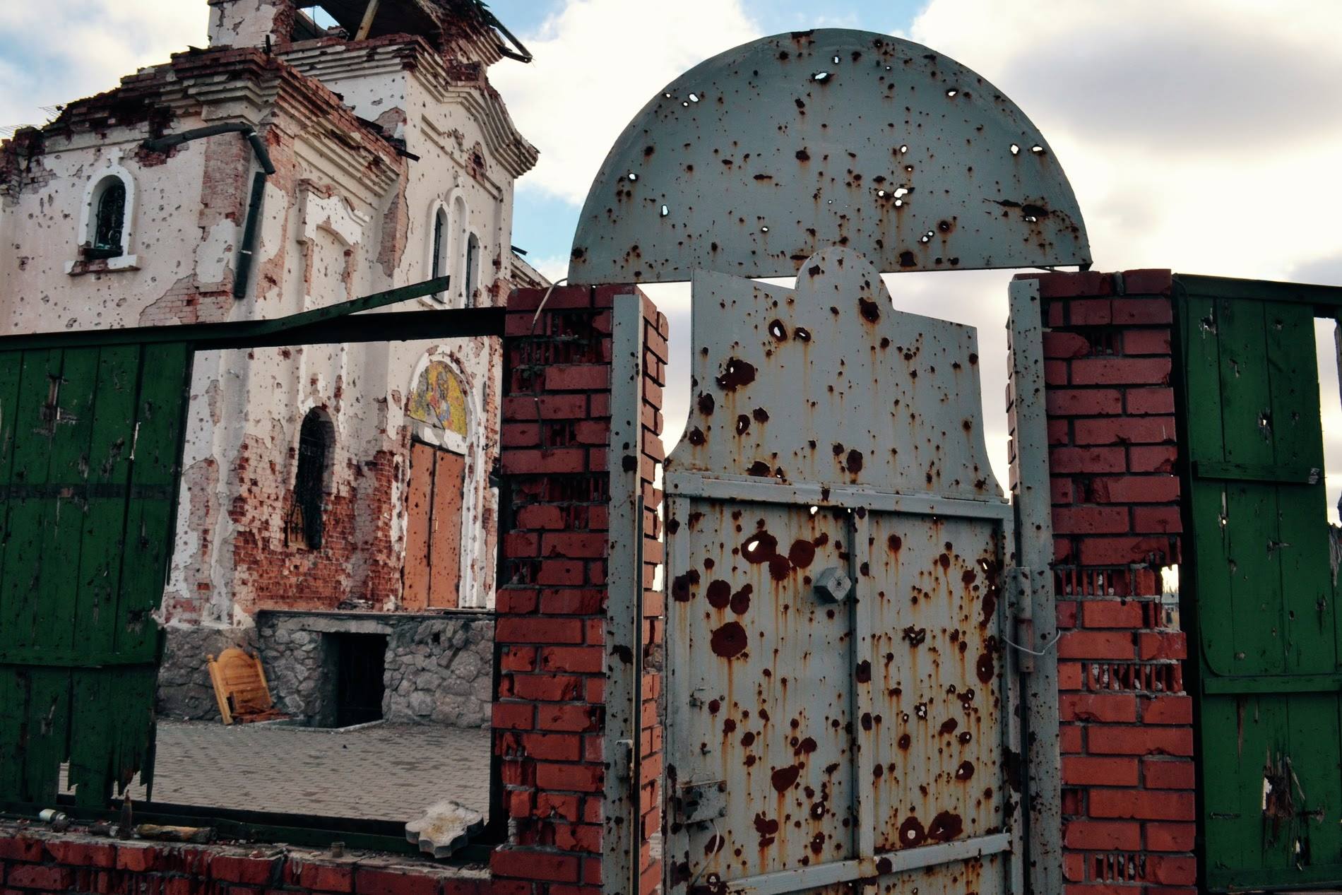 Страшные разрушения — фото монастыря Московского Патриархата, уничтоженного украинскими войсками Страшные разрушения — фото монастыря Московского Патриархата, уничтоженного украинскими войсками