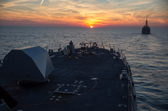 Новейший боевой корабль США сломался в открытом море Новейший боевой корабль США сломался в открытом море