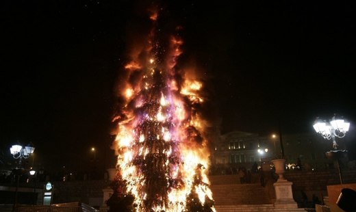 Праздника не будет, расходимся: В Калифорнии сгорела рождественская ель стоимостью $120 тыс. Праздника не будет, расходимся: В Калифорнии сгорела рождественская ель стоимостью $120 тыс.