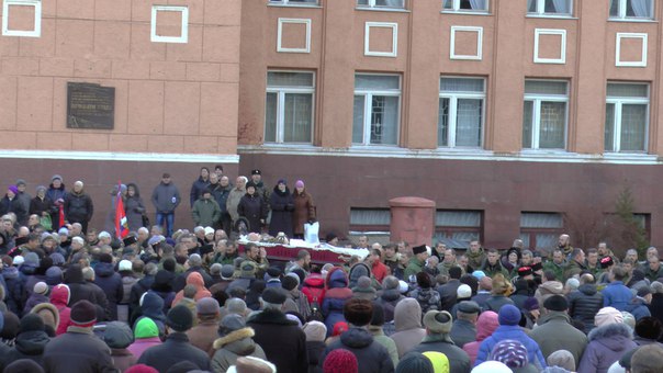 Жители Стаханова и сослуживцы простились с Павлом Дремовым Жители Стаханова и сослуживцы простились с Павлом Дремовым