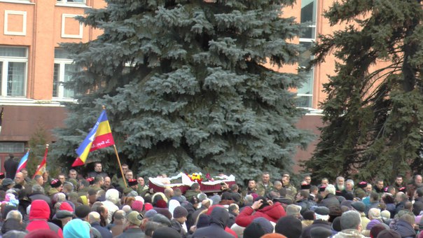 Жители Стаханова и сослуживцы простились с Павлом Дремовым Жители Стаханова и сослуживцы простились с Павлом Дремовым