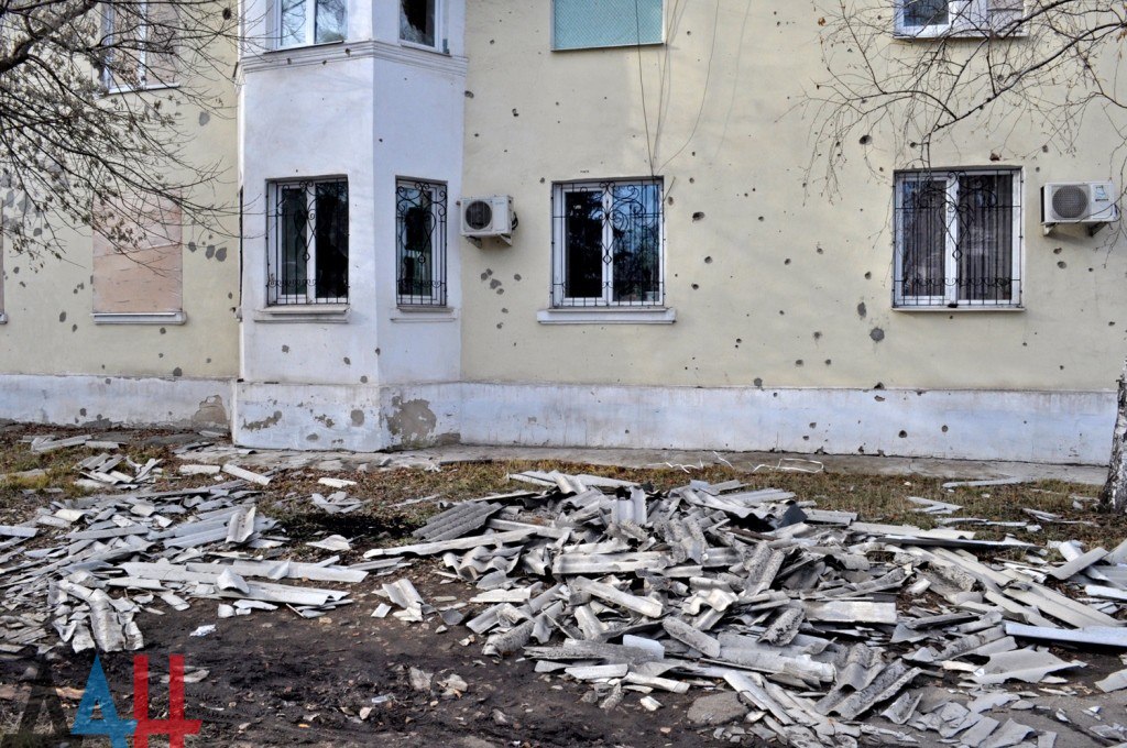 Дебальцево и Углегорск готовятся к своему первому Новому году в составе ДНР. Дебальцево и Углегорск готовятся к своему первому Новому году в составе ДНР.