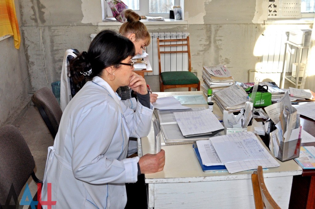 Дебальцево и Углегорск готовятся к своему первому Новому году в составе ДНР. Дебальцево и Углегорск готовятся к своему первому Новому году в составе ДНР.