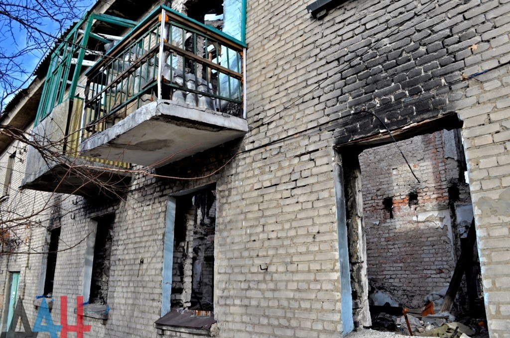 Дебальцево и Углегорск готовятся к своему первому Новому году в составе ДНР. Дебальцево и Углегорск готовятся к своему первому Новому году в составе ДНР.