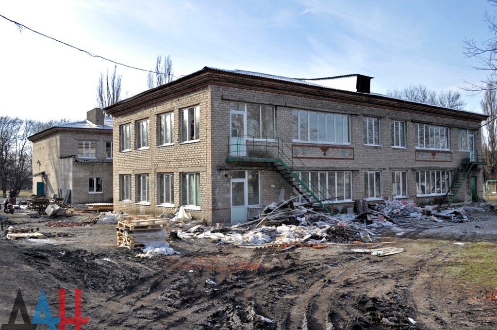 Дебальцево и Углегорск готовятся к своему первому Новому году в составе ДНР. Дебальцево и Углегорск готовятся к своему первому Новому году в составе ДНР.